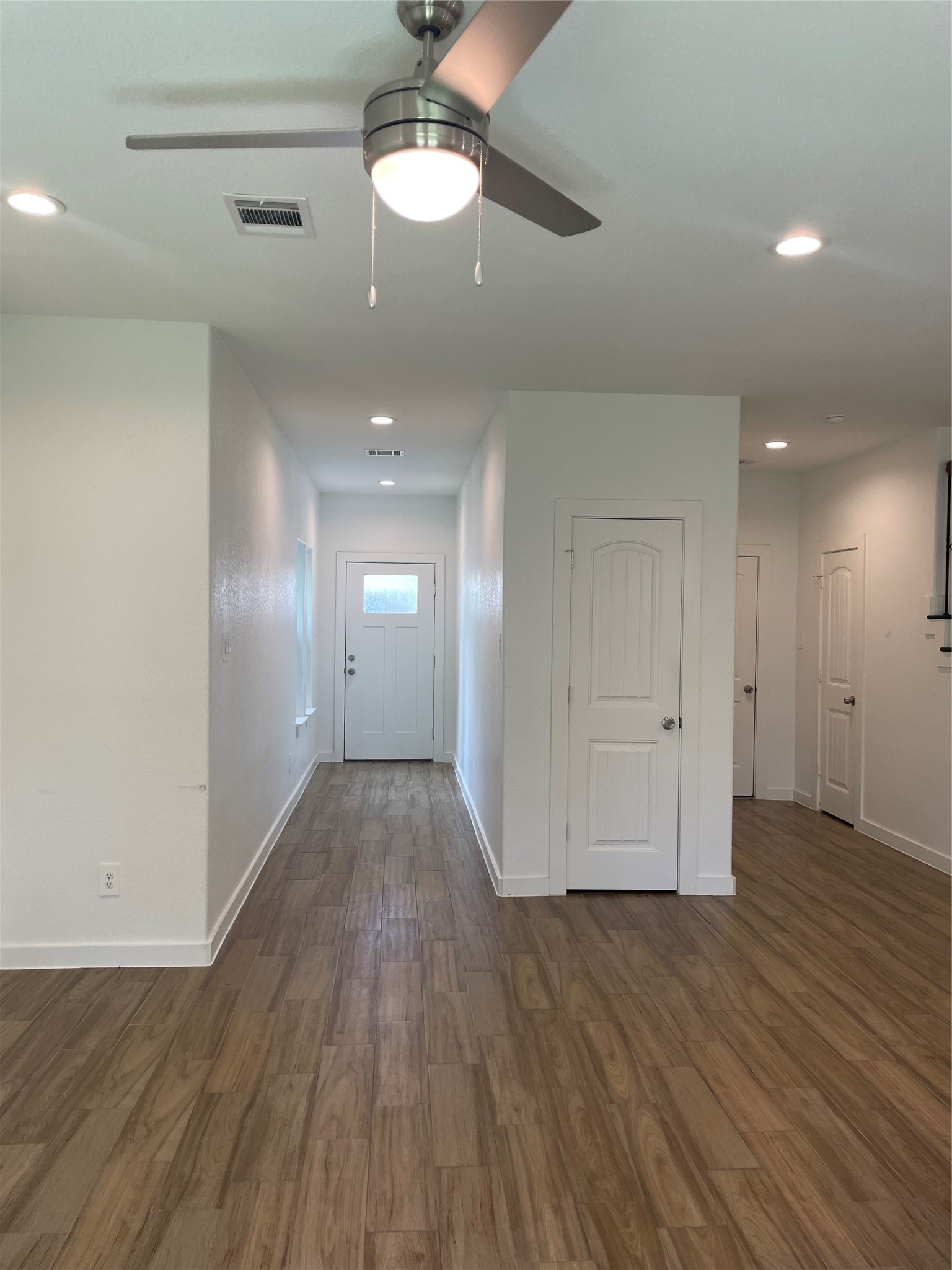 5314 Longmeadow Street, Unit B Houston, TX 77033 - Photo 4 of 32 View from living area to front door