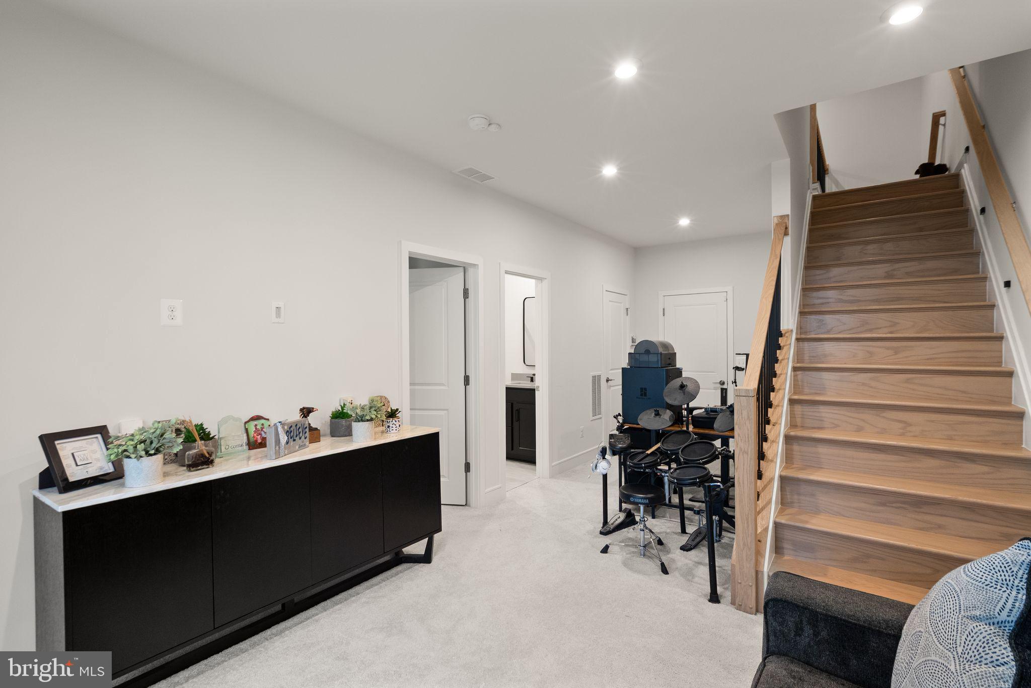 23062 Copper Tree Terrace Ashburn, VA 20148 - Photo 27 of 38 a living room with furniture