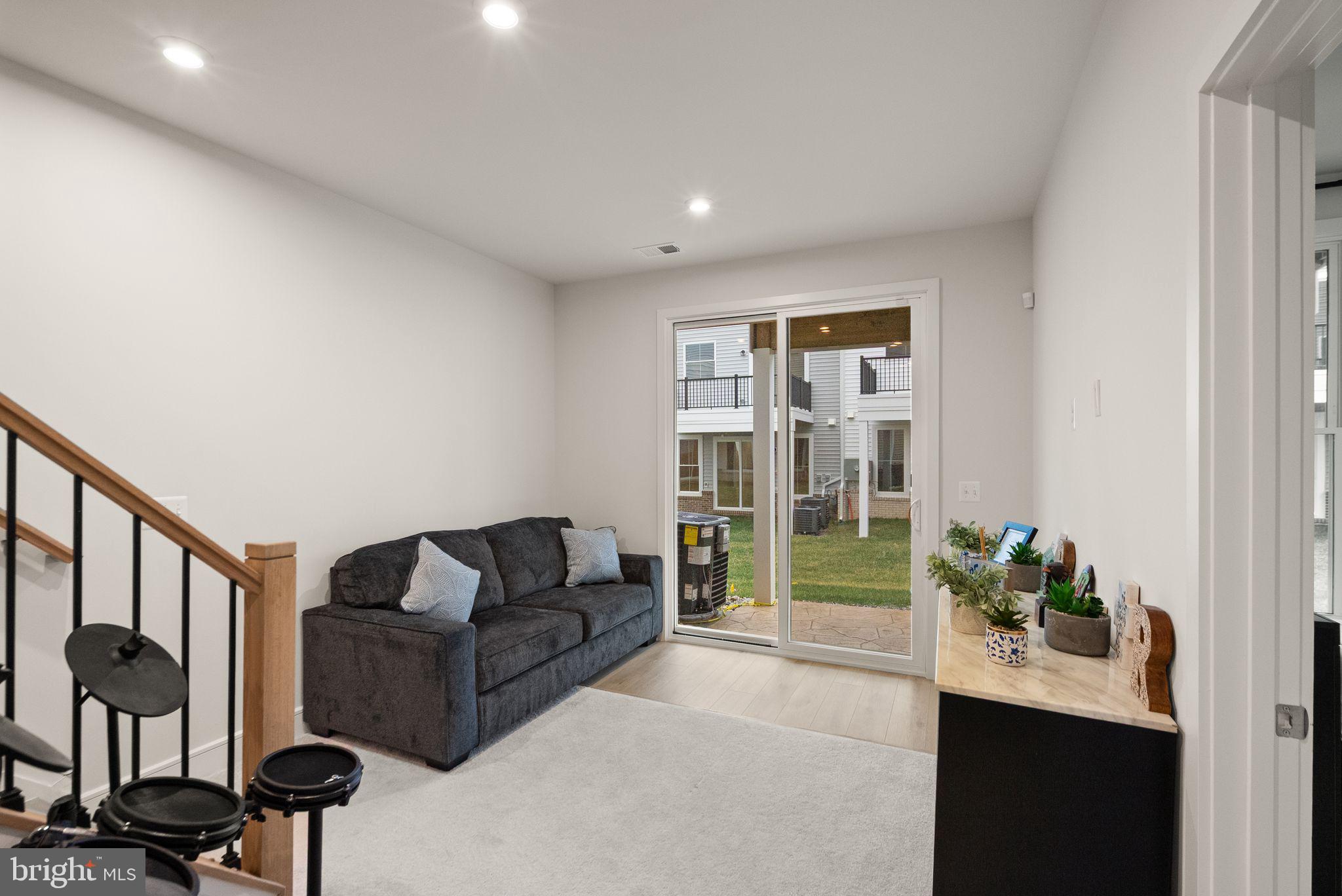 23062 Copper Tree Terrace Ashburn, VA 20148 - Photo 28 of 38 a living room with furniture and a potted plant