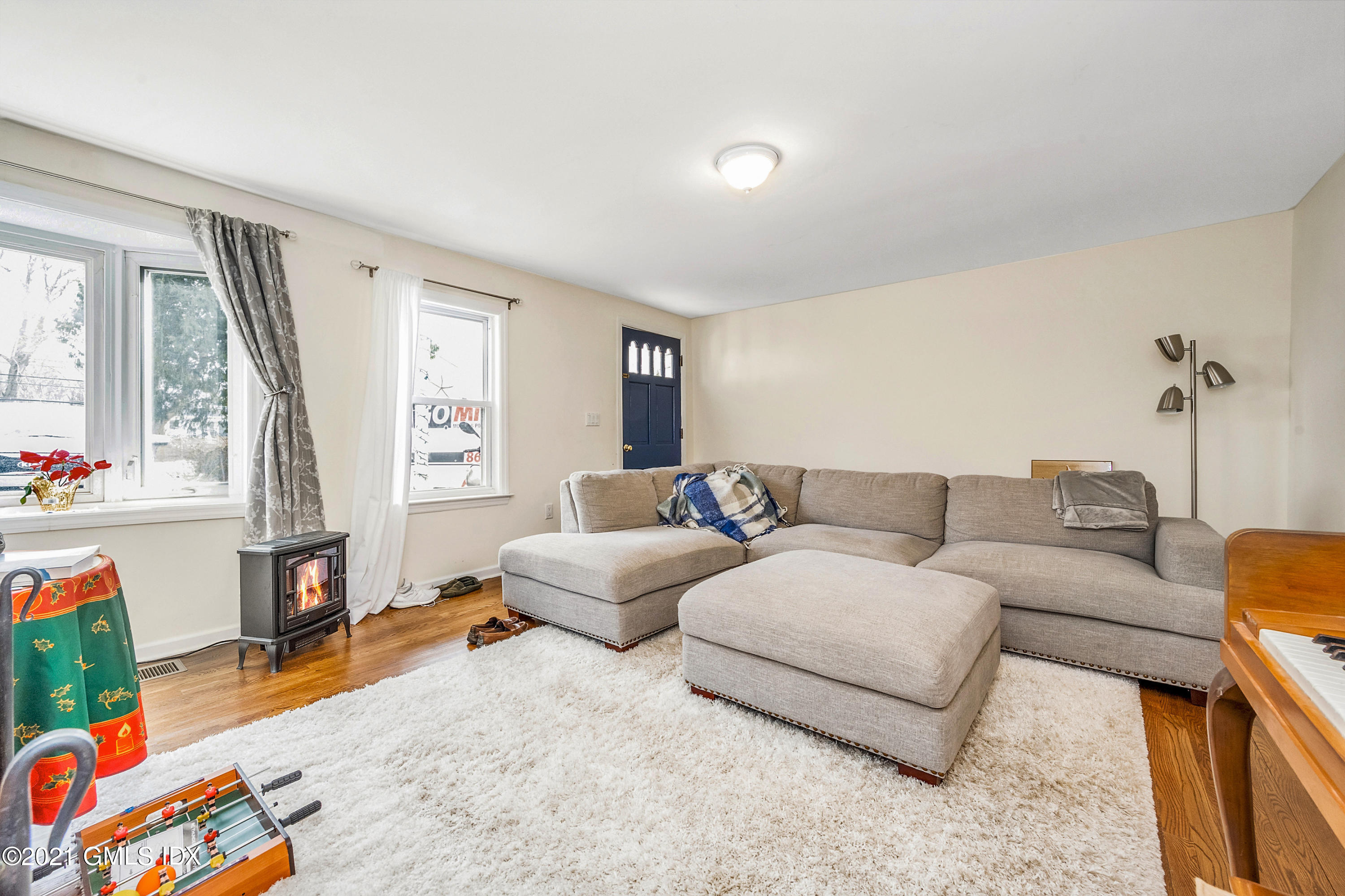 33 Sunshine Avenue Riverside, CT 06878 - Photo 2 of 18 a living room with furniture and a window