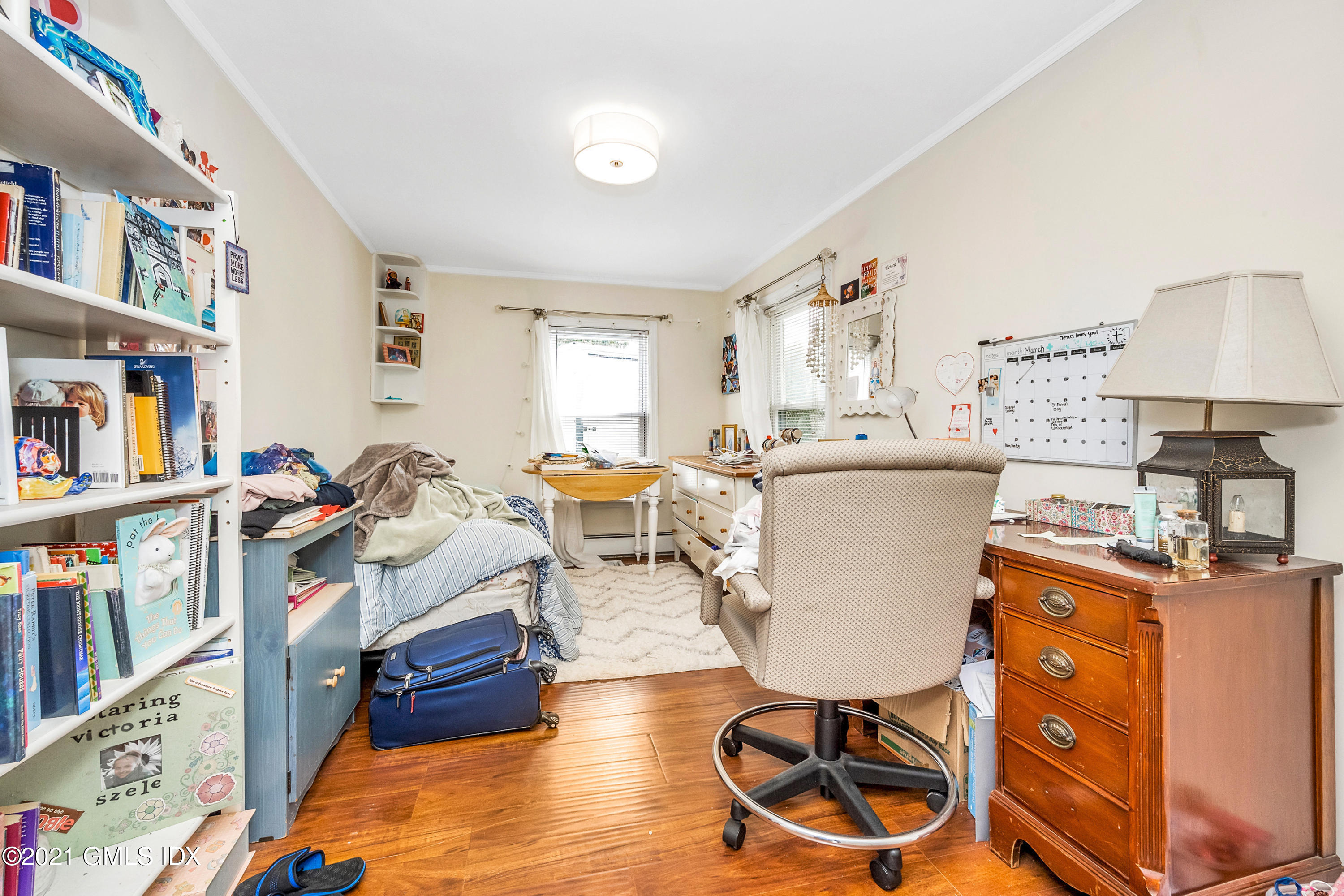 33 Sunshine Avenue Riverside, CT 06878 - Photo 9 of 18 a living room with furniture a rug and a book shelf