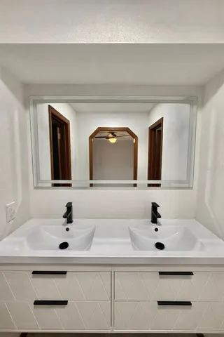 $2,600 | 2503 Woodhaven Court, Orlando, FL 32818