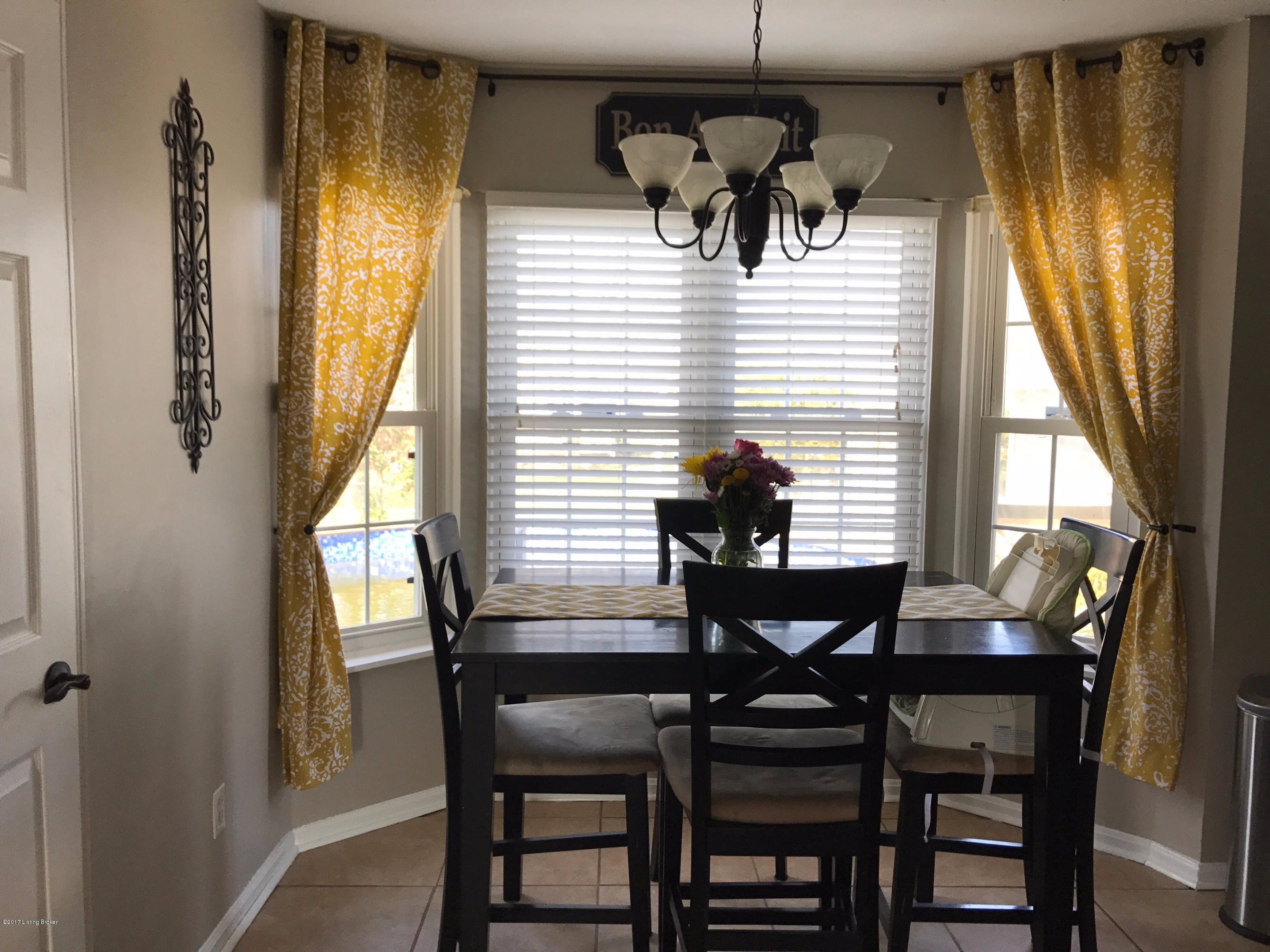 12220 Ridgemont Road Louisville, KY 40229 - Photo 20 of 21 Dining Area