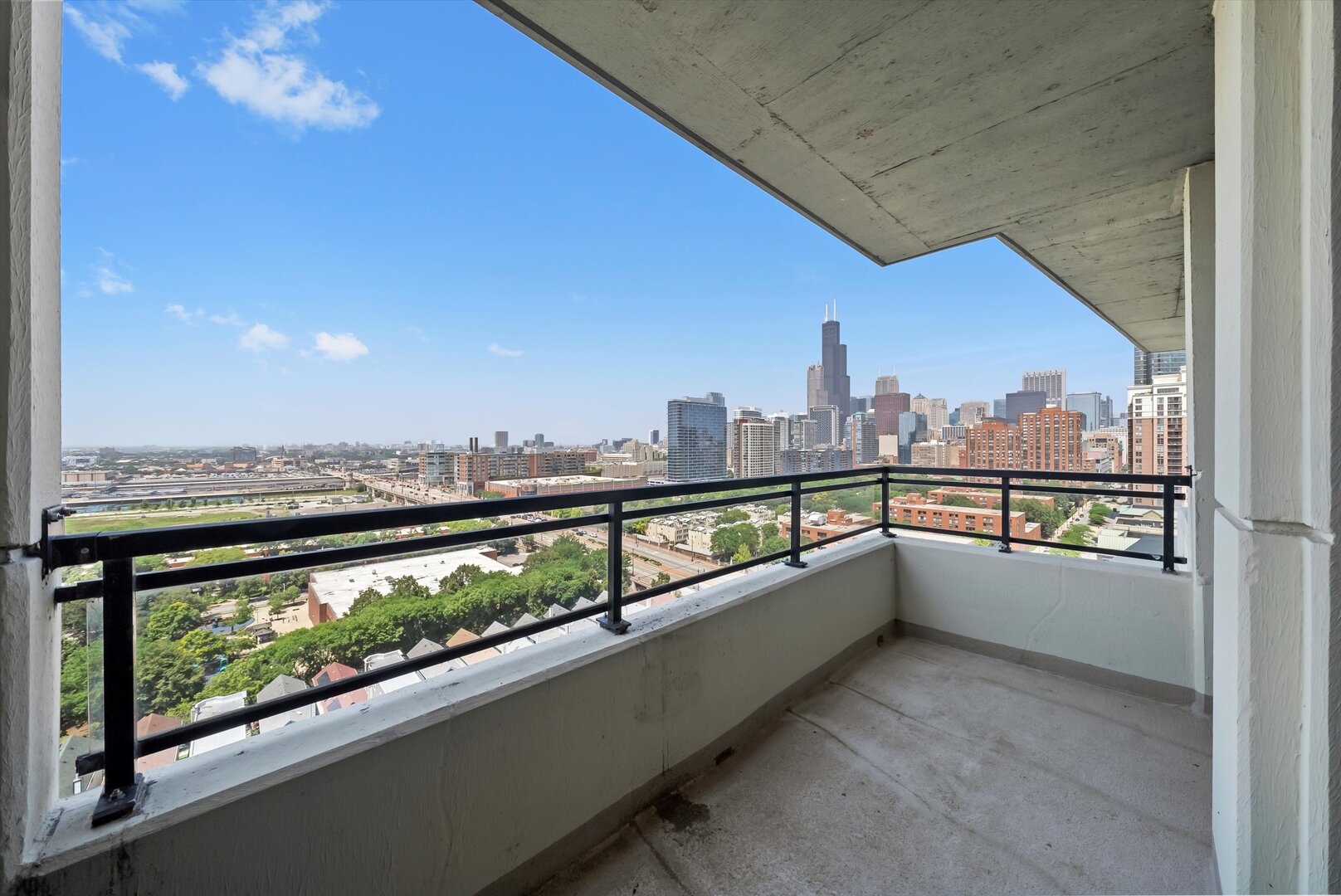 1255 South State Street, Unit 1702 Chicago, IL 60605 - Photo 19 of 36 a view of balcony with city view