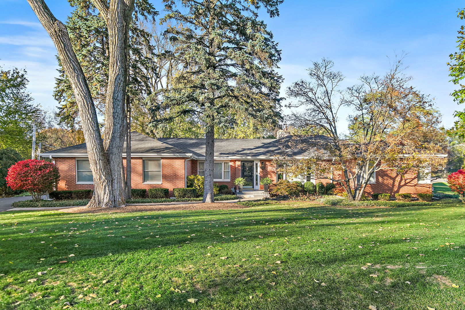 454 Harvard Avenue Barrington, IL 60010 - Photo 1 of 46