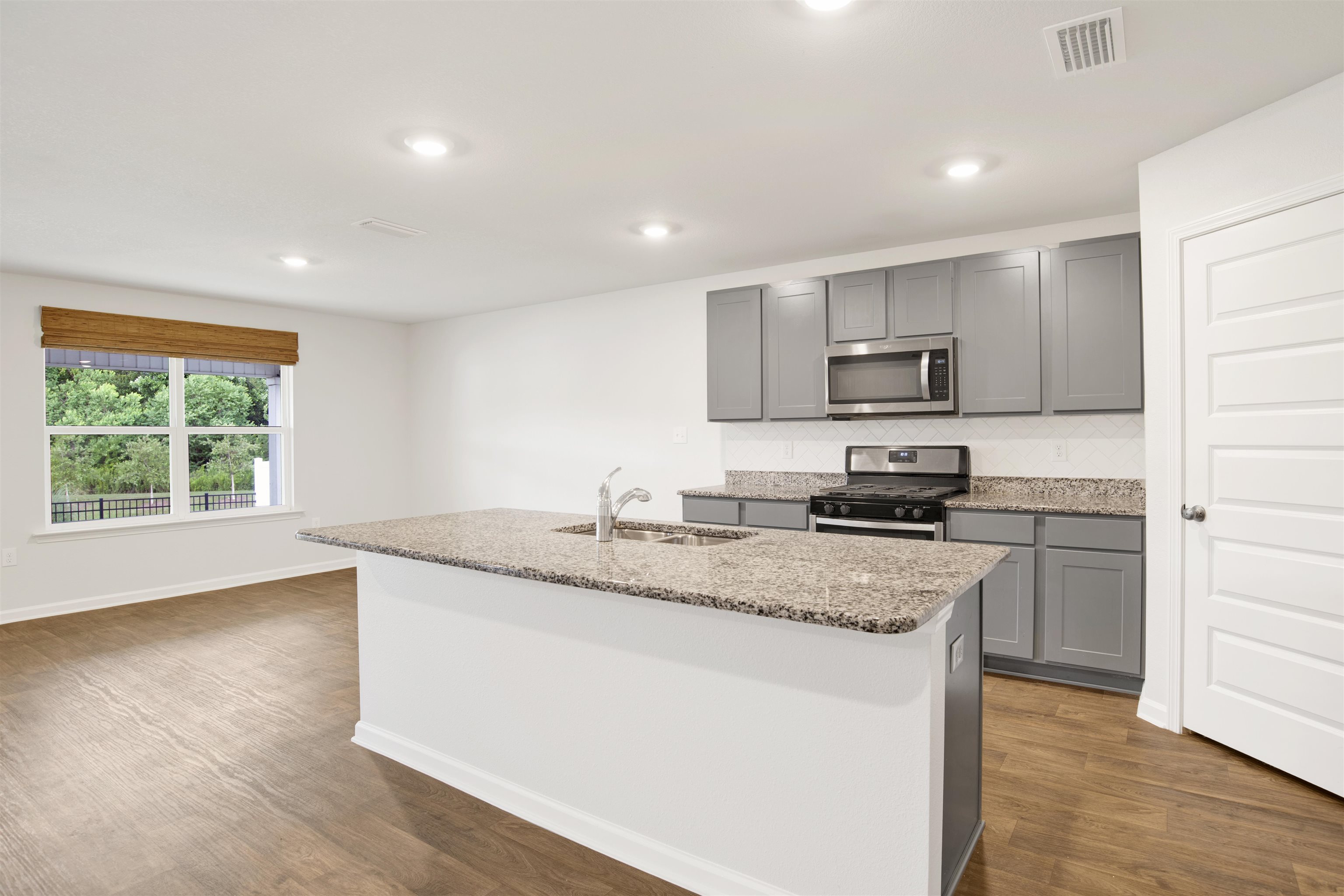 24011 Citation Loop Daphne, AL 36526 - Photo 10 of 34 Kitchen