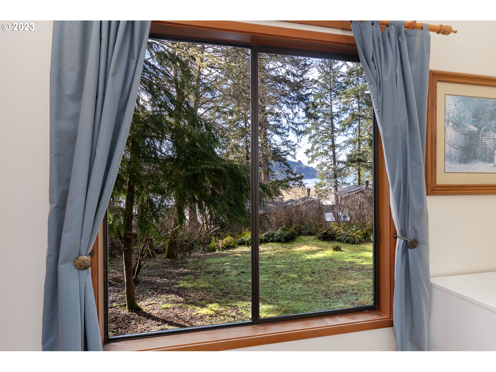 2170 Old Ranch Road Otis, OR 97368 - Photo 15 of 32 a view of a porch