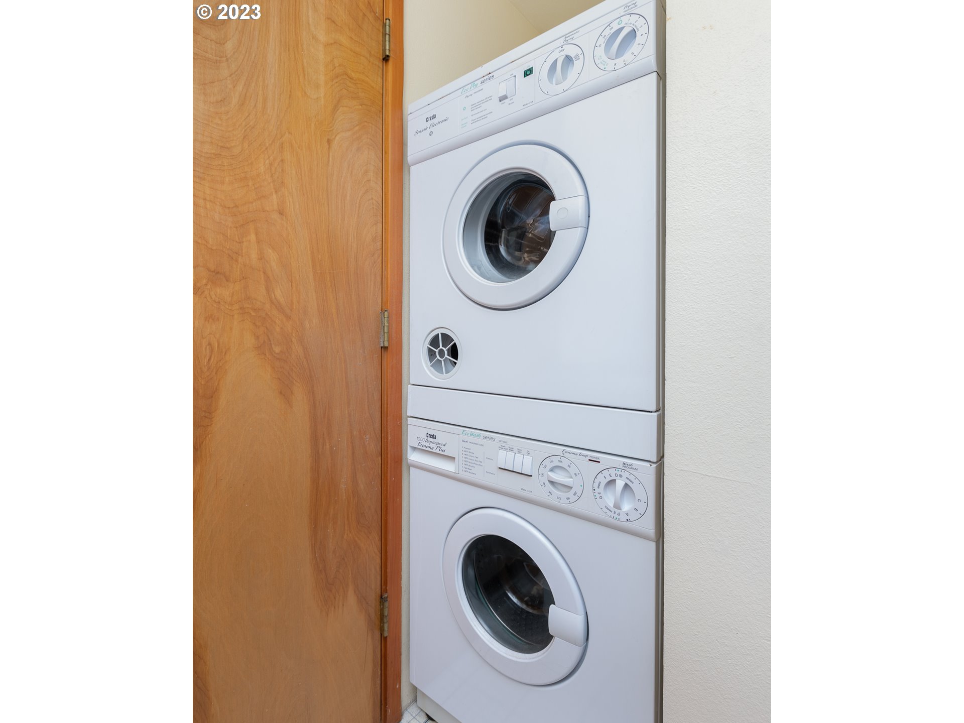 2170 Old Ranch Road Otis, OR 97368 - Photo 25 of 32 a utility room with dryer and washer