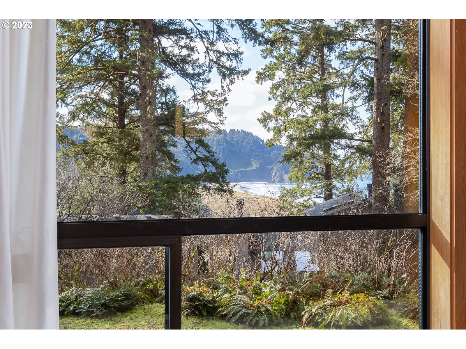 2170 Old Ranch Road Otis, OR 97368 - Photo 7 of 32 a view of sky from window
