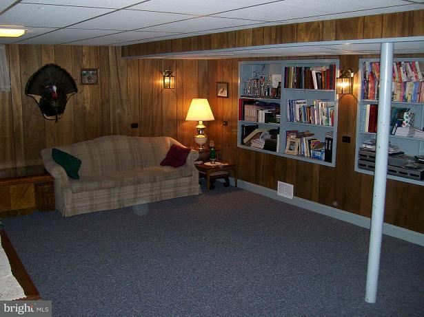 910 May Road Lititz, PA 17543 - Photo 3 of 5