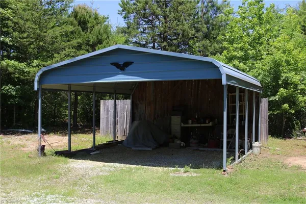 $238,000 | 2615 Solomon Lea Road, Leasburg, NC 27291