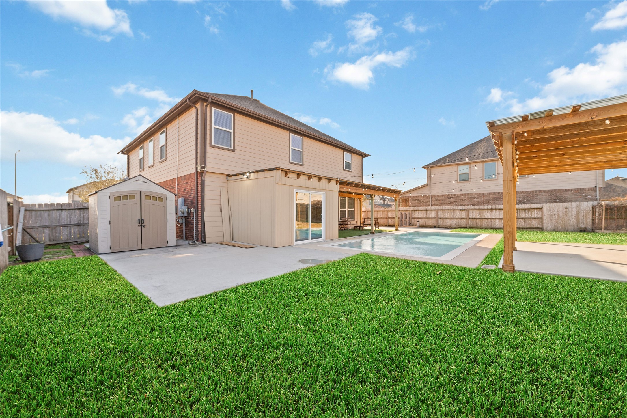 3508 Saxton Green Road Pearland, TX 77584 - Photo 26 of 45 a view of a back yard of the house