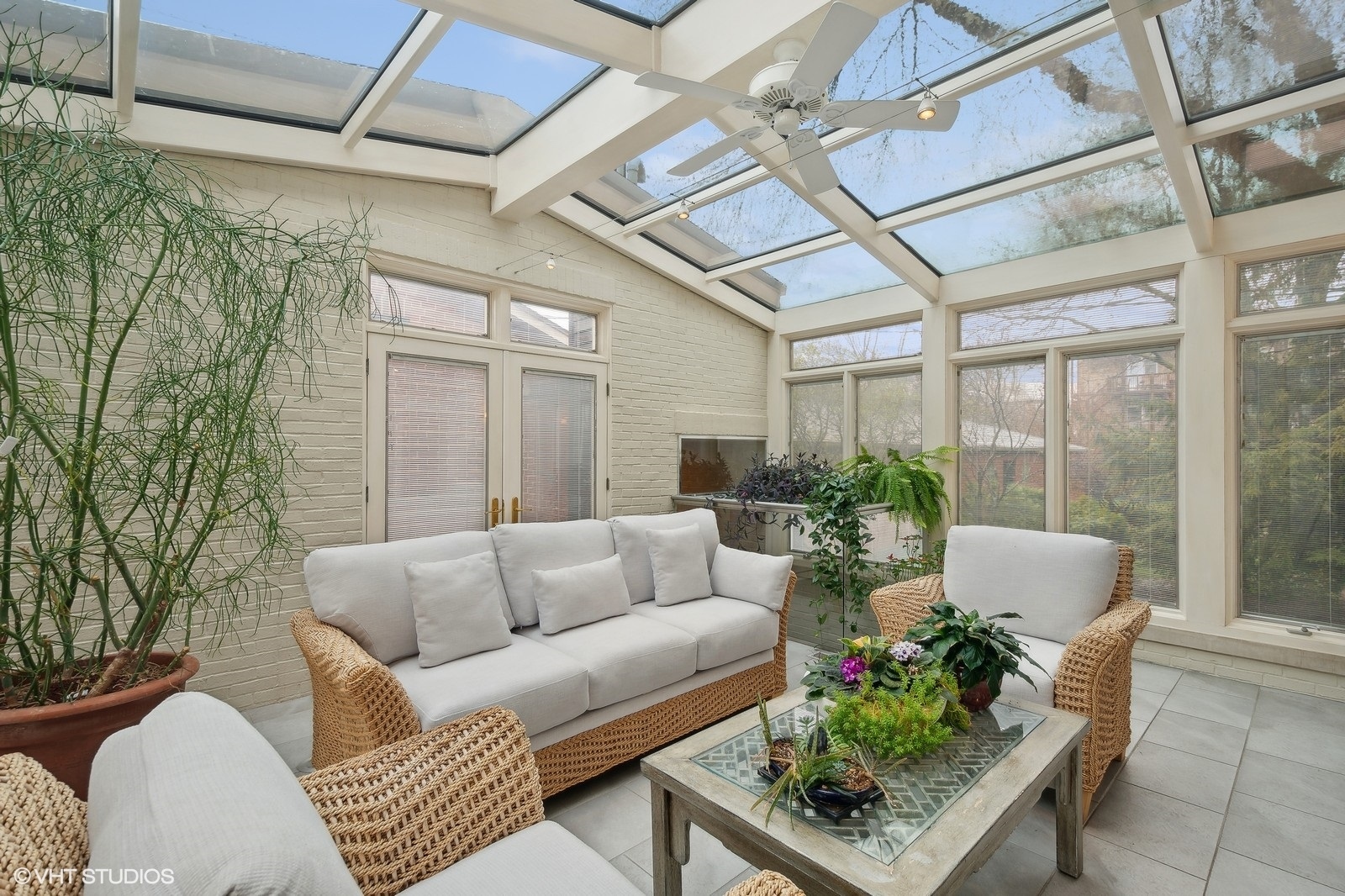 1261 West Flournoy Street Chicago, IL 60607 - Photo 14 of 43 a living room with furniture and a potted plant