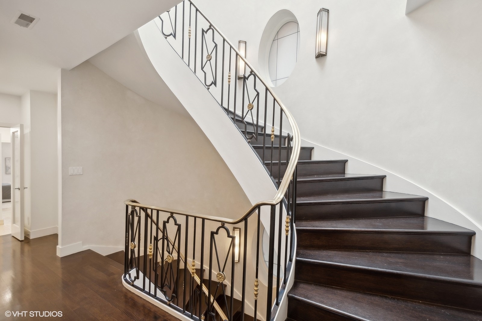 1261 West Flournoy Street Chicago, IL 60607 - Photo 15 of 43 a view of entryway