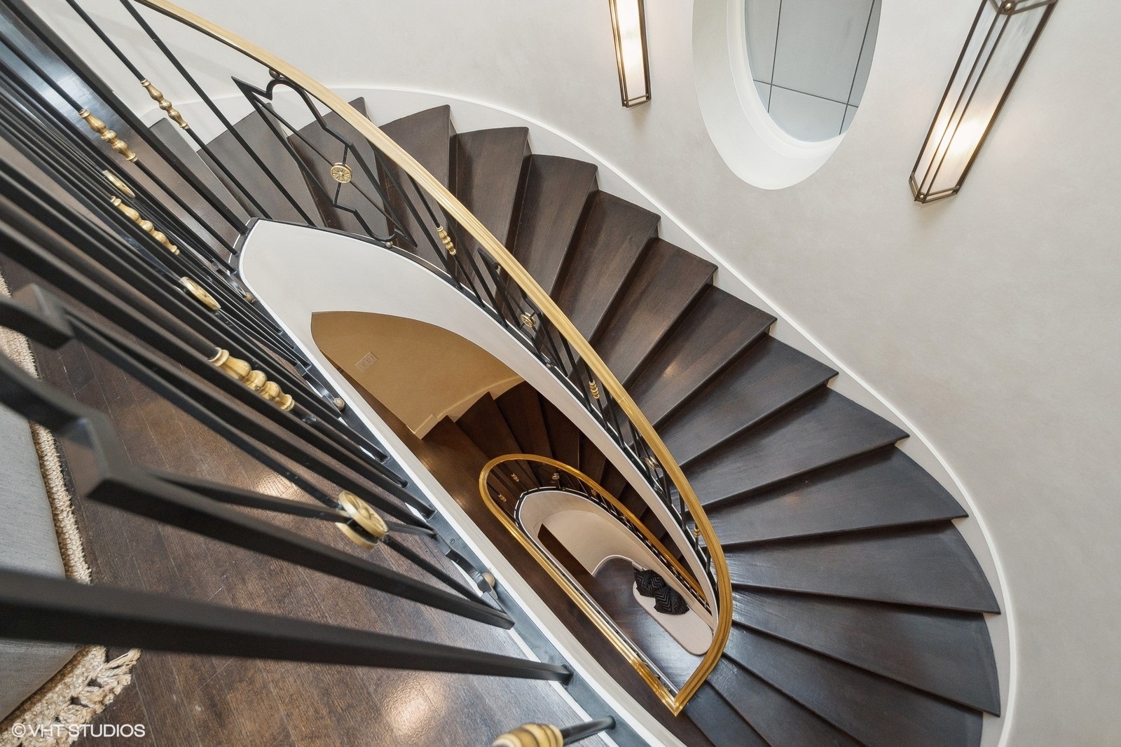 1261 West Flournoy Street Chicago, IL 60607 - Photo 19 of 43 a view of stairs