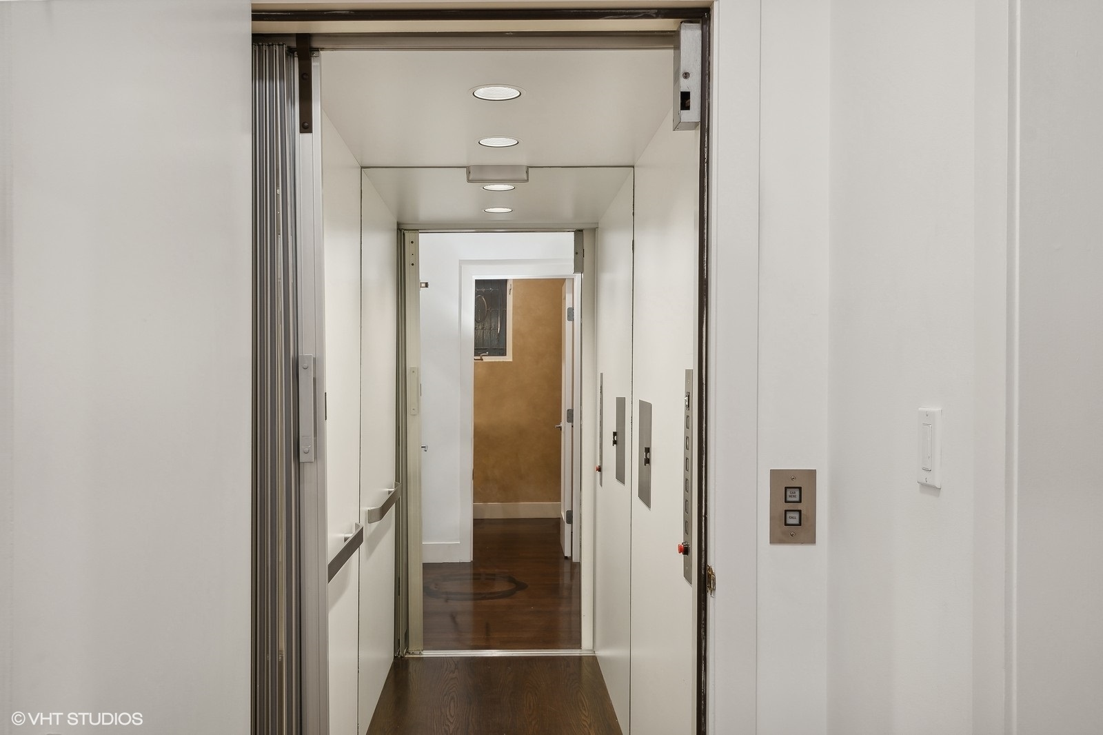 1261 West Flournoy Street Chicago, IL 60607 - Photo 32 of 43 a view of a bathroom with a glass door
