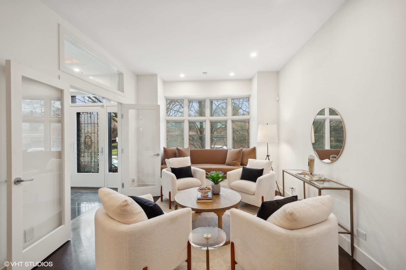 1261 West Flournoy Street Chicago, IL 60607 - Photo 4 of 43 a living room with furniture and a large window