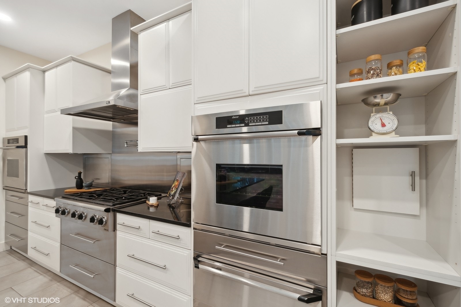 1261 West Flournoy Street Chicago, IL 60607 - Photo 10 of 43 a kitchen with cabinets and appliances