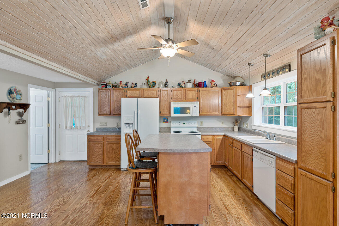 1812 Watts Landing Road Hampstead, NC 28443 - Photo 6 of 21 012_1812_watts_landing-15