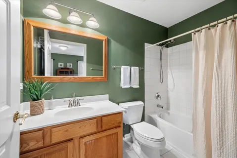 $419,000 | 621 Dunhill Lane, Carol Stream, IL 60188