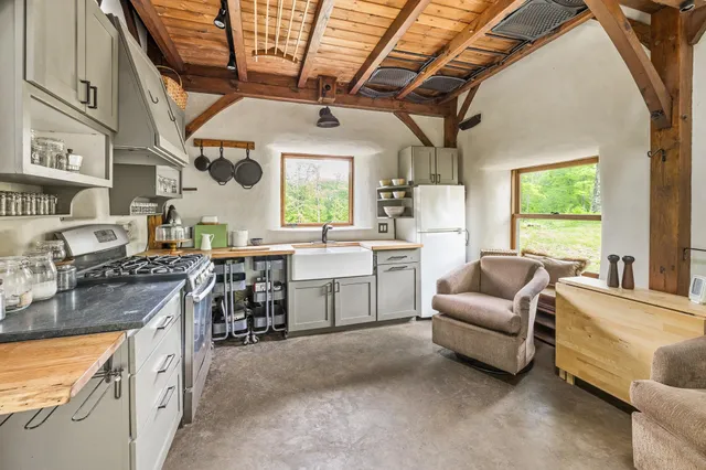 $439,000 | 417 Maple Hill Road, Arlington, VT 05250