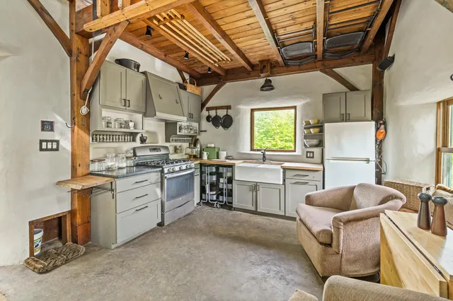 $500,000 | 417 Maple Hill Road, Arlington, VT 05250