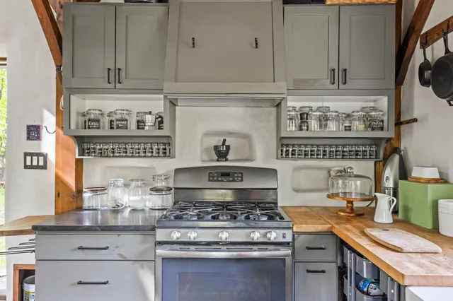 $500,000 | 417 Maple Hill Road, Arlington, VT 05250