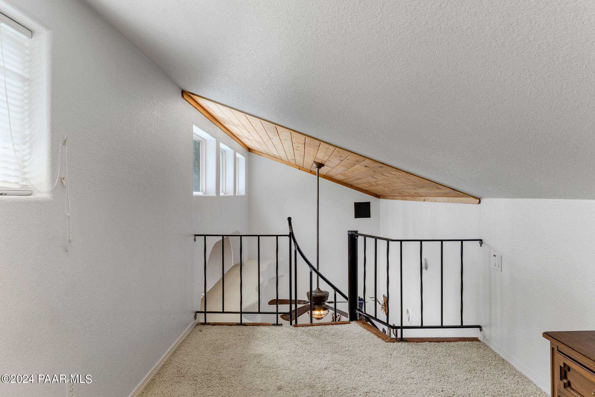 3250 East Walker Road Prescott, AZ 86303 - Photo 17 of 26 24-Loft