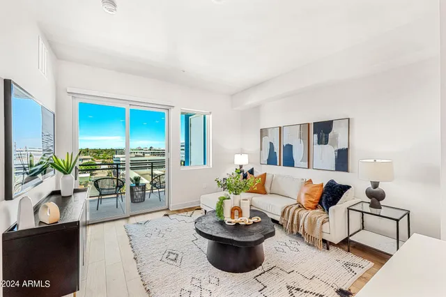 $379,000 | 3131 North Central Avenue, Unit 3019, Phoenix, AZ 85012