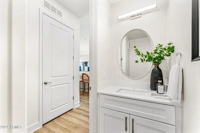 $379,000 | 3131 North Central Avenue, Unit 3019, Phoenix, AZ 85012