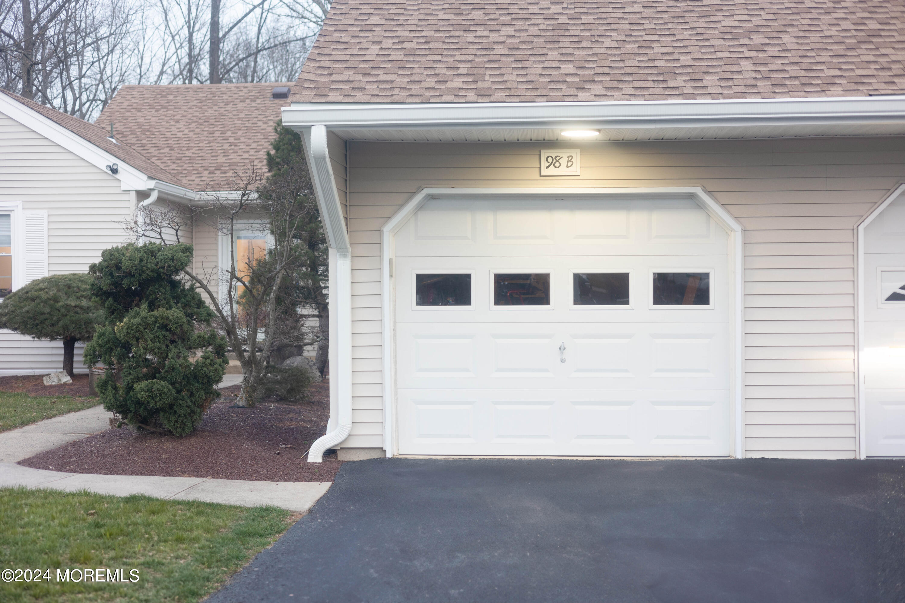 98 B Evesham Road, Unit 1000 Freehold, NJ 07728 - Photo 4 of 31 image2