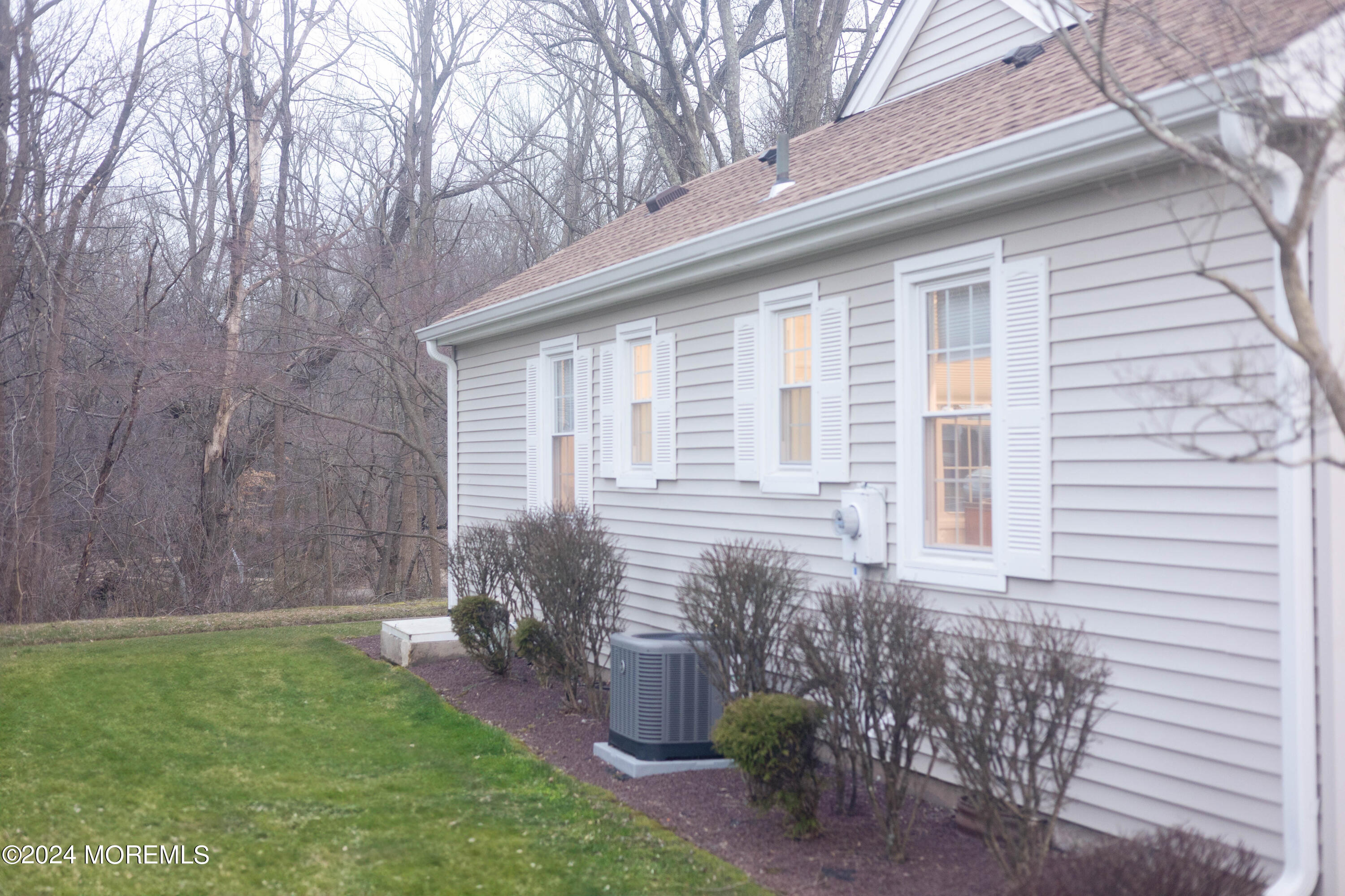 98 B Evesham Road, Unit 1000 Freehold, NJ 07728 - Photo 5 of 31 image3