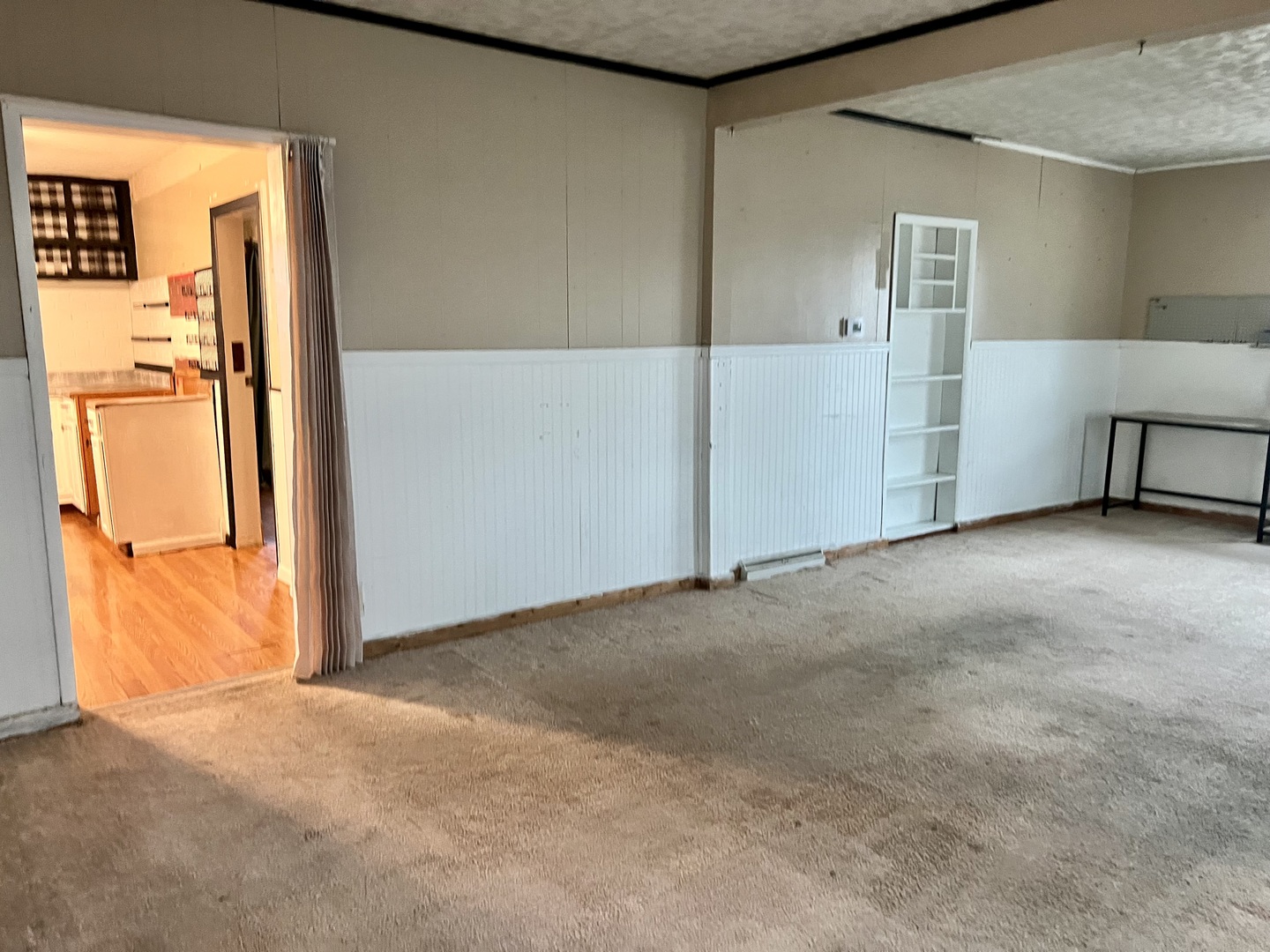 375 West Franklin Street Paxton, IL 60957 - Photo 14 of 43 an empty room with windows