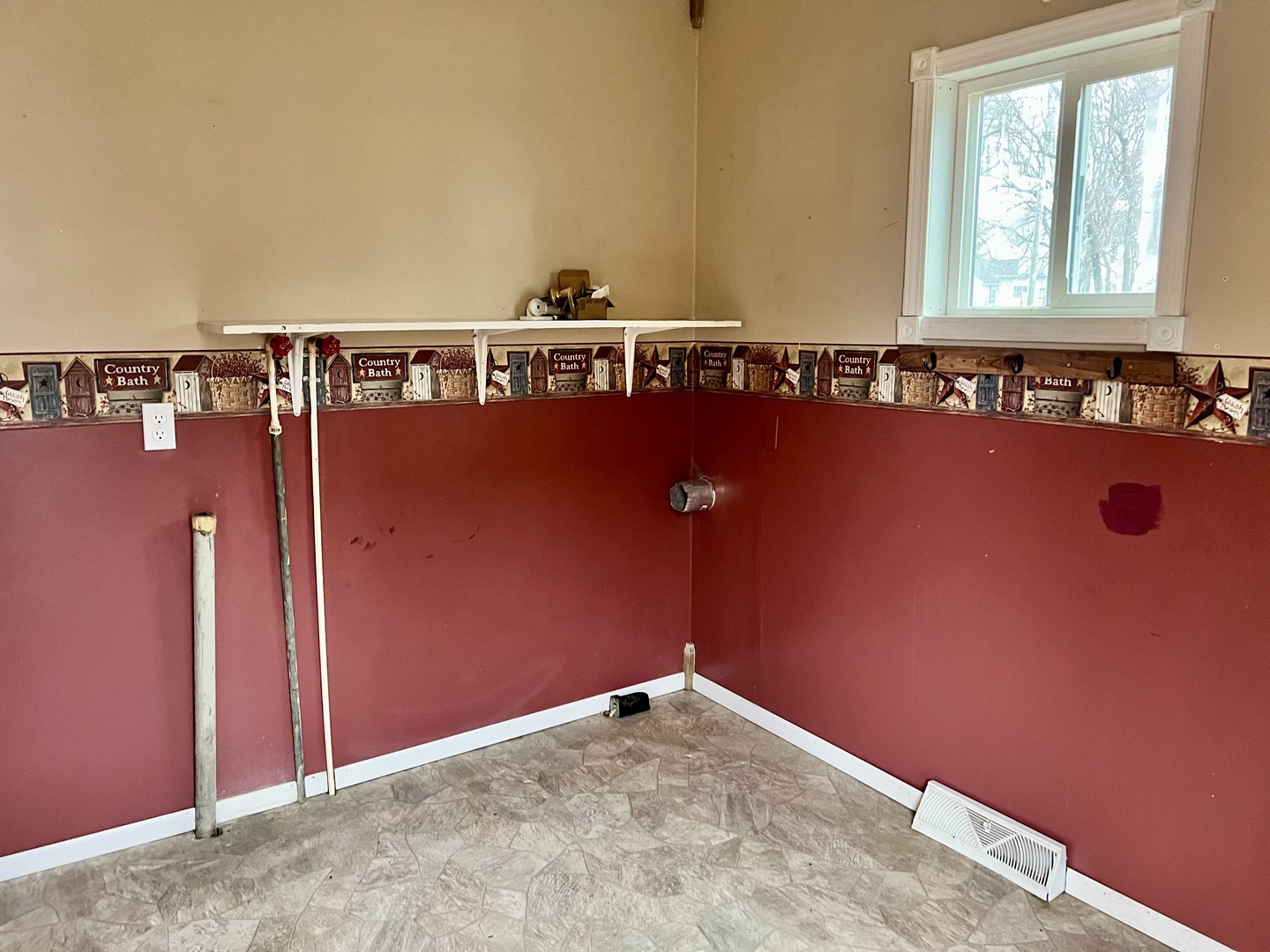 375 West Franklin Street Paxton, IL 60957 - Photo 21 of 43 a view of a garage