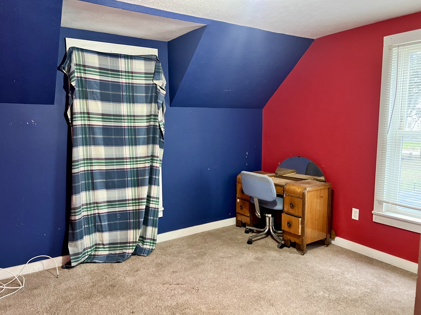 375 West Franklin Street Paxton, IL 60957 - Photo 25 of 43 a area with a chair and a potted plant