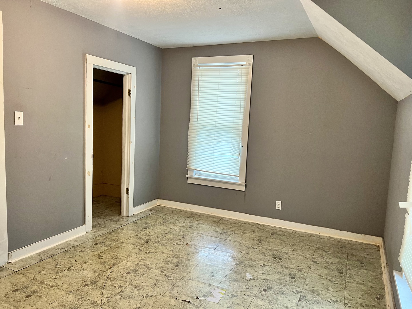 375 West Franklin Street Paxton, IL 60957 - Photo 31 of 43 a view of an empty room and window