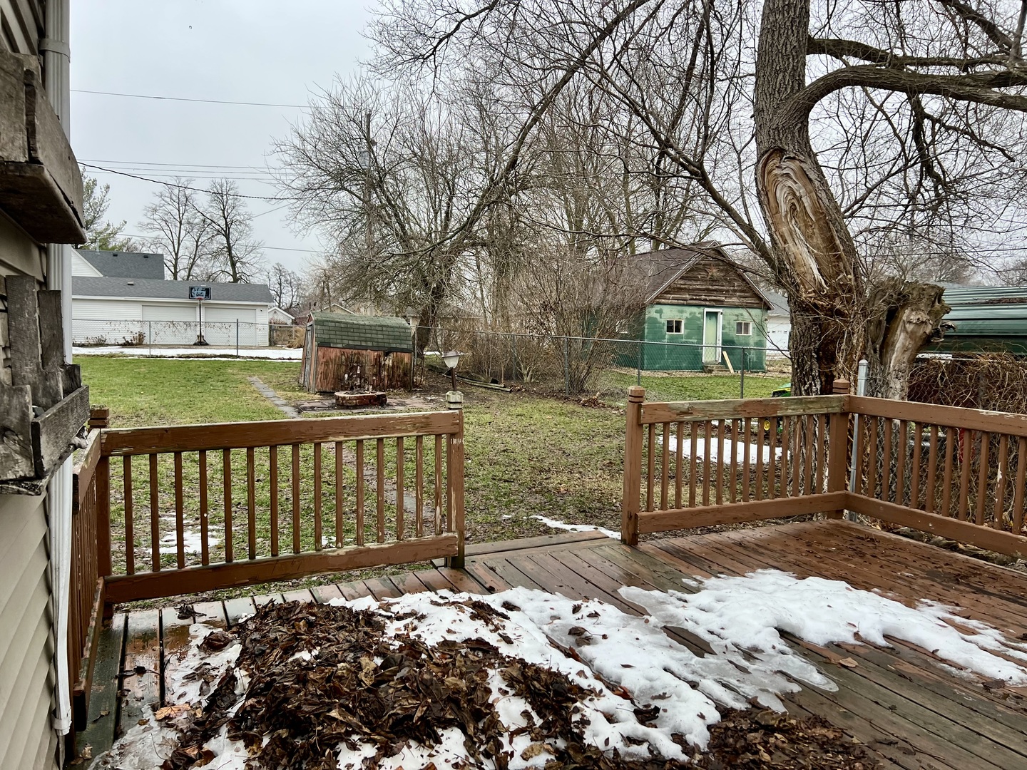 375 West Franklin Street Paxton, IL 60957 - Photo 41 of 43 a view of a house with a wooden fence