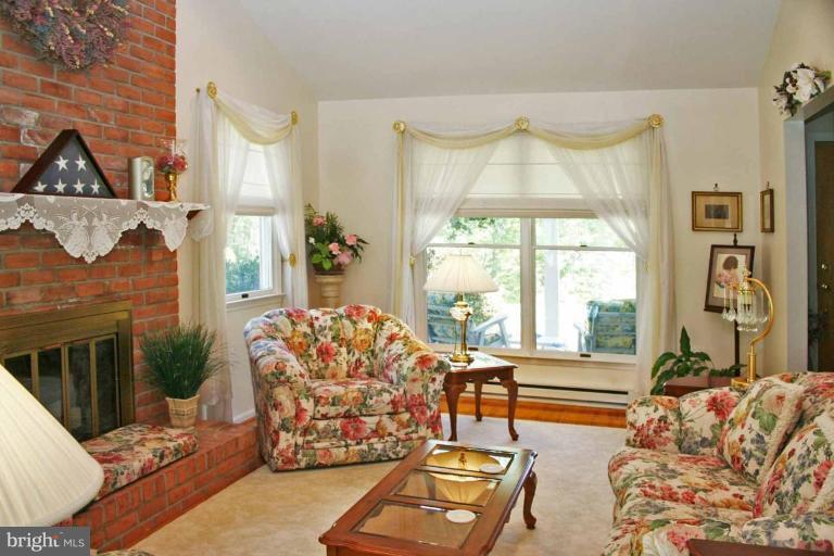 718 Spring Mills Road Westminster, MD 21157 - Photo 10 of 28 Living Room