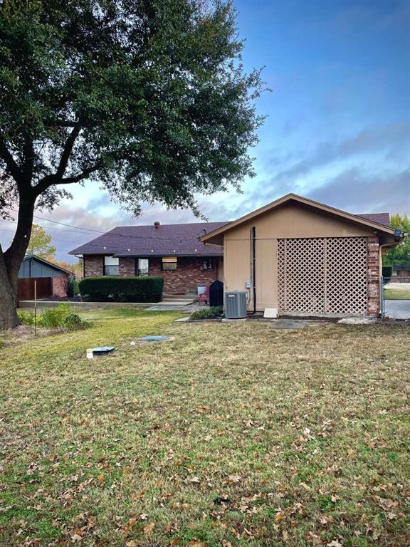 6243 Crest Lane Oak Grove, TX 75142 - Photo 2 of 20