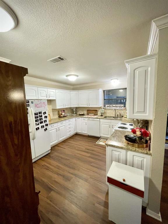 6243 Crest Lane Oak Grove, TX 75142 - Photo 7 of 20