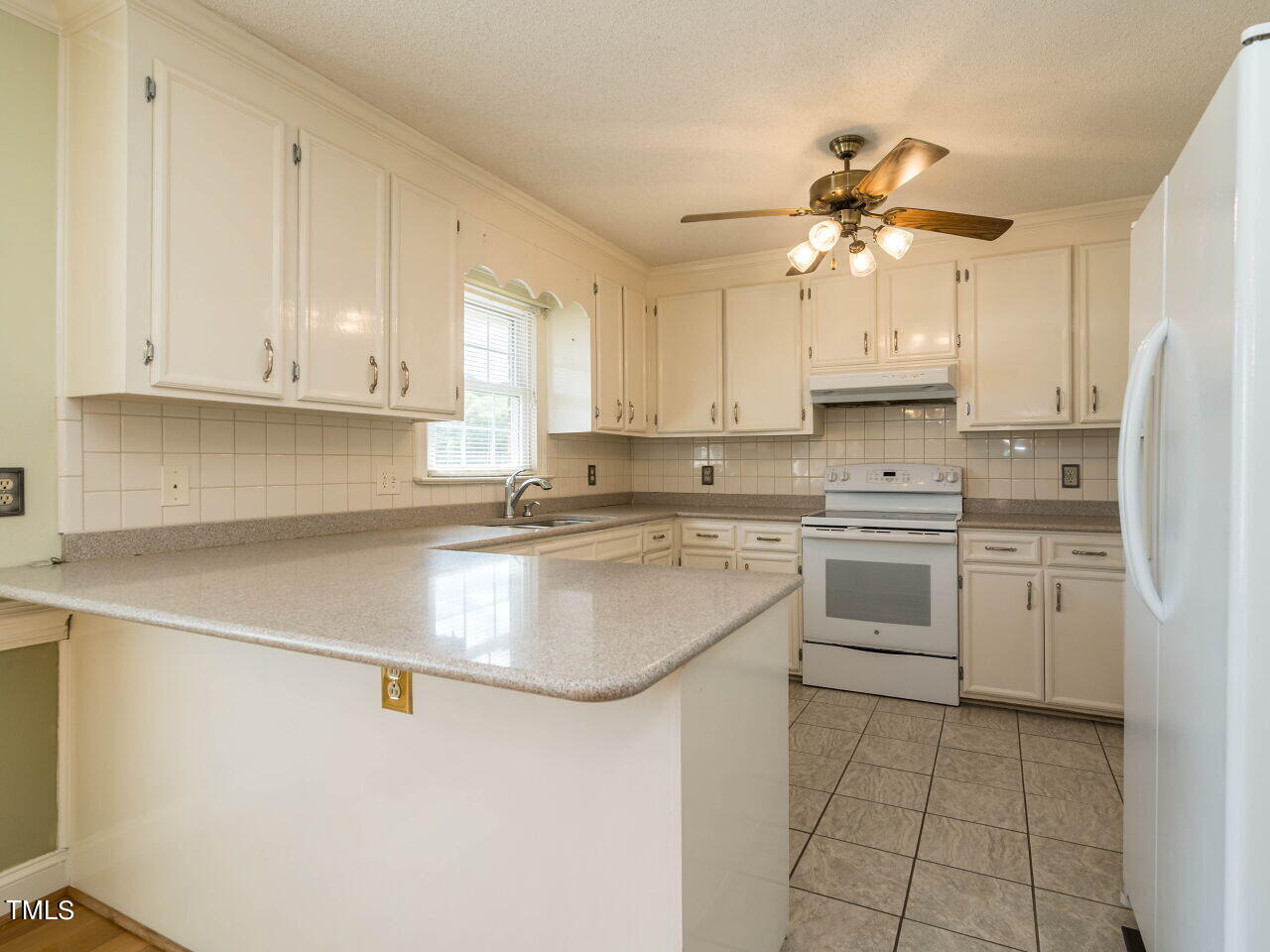 449 Braswell Road Smithfield, NC 27577 - Photo 10 of 30 011-1280x960-kitchen