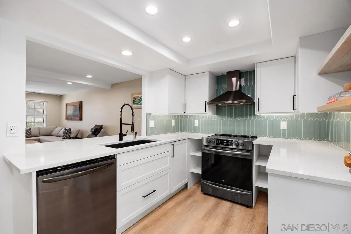 381 Playa Blanca Encinitas, CA 92024 - Photo 10 of 27