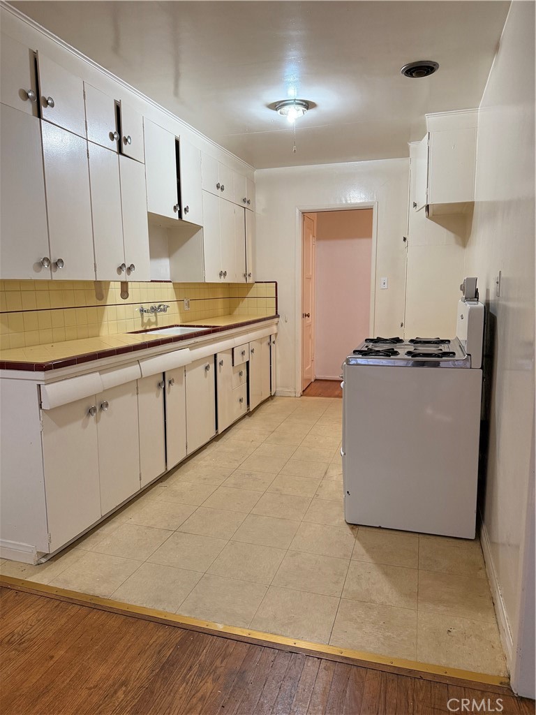 50 Elm Avenue, Unit 11 Long Beach, CA 90802 - Photo 8 of 15 a kitchen with stainless steel appliances granite countertop a stove a sink and a refrigerator
