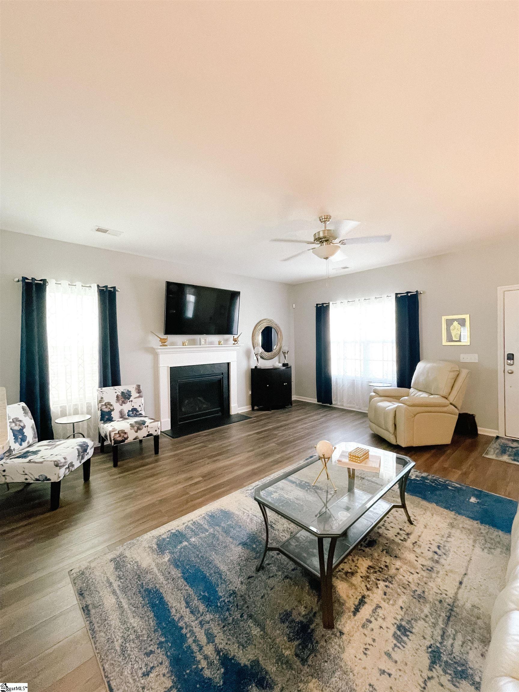 401 Yarrow Way Greenville, SC 29607 - Photo 3 of 33 Gallery Image 3