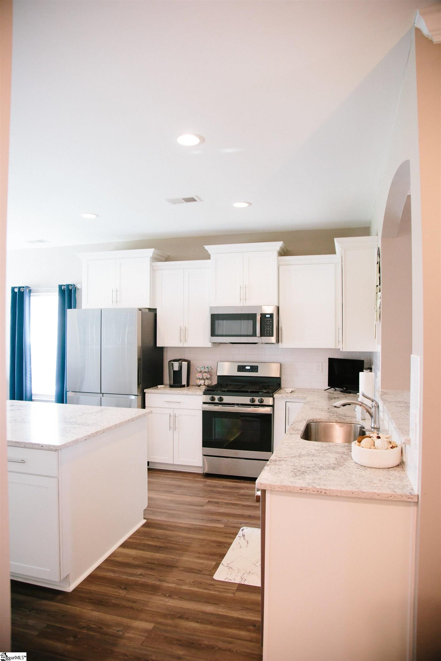 401 Yarrow Way Greenville, SC 29607 - Photo 8 of 33 Gallery Image 8
