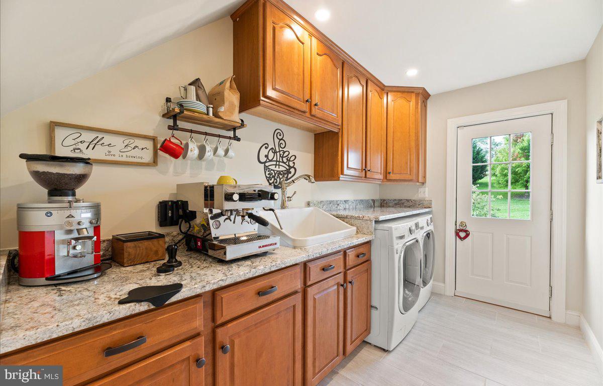 40859 Beechnut Road Leesburg, VA 20175 - Photo 20 of 81 Luxurious Laundry Room