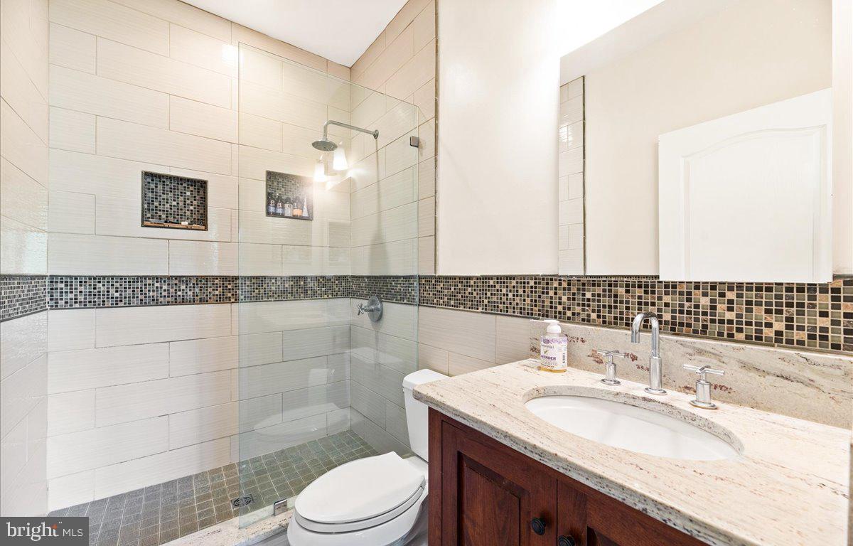 40859 Beechnut Road Leesburg, VA 20175 - Photo 36 of 81 Completely Remodeled Guest Bathroom