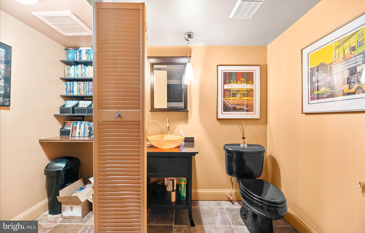 40859 Beechnut Road Leesburg, VA 20175 - Photo 52 of 81 1/2 Bath and Audio Room off Theater Room