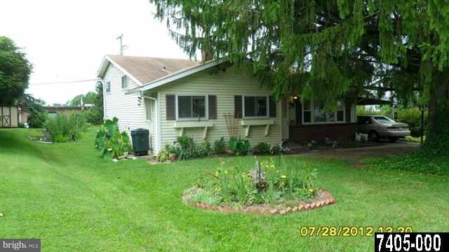 324 Maywood Road York, PA 17402 - Photo 3 of 25 Gallery Image 3