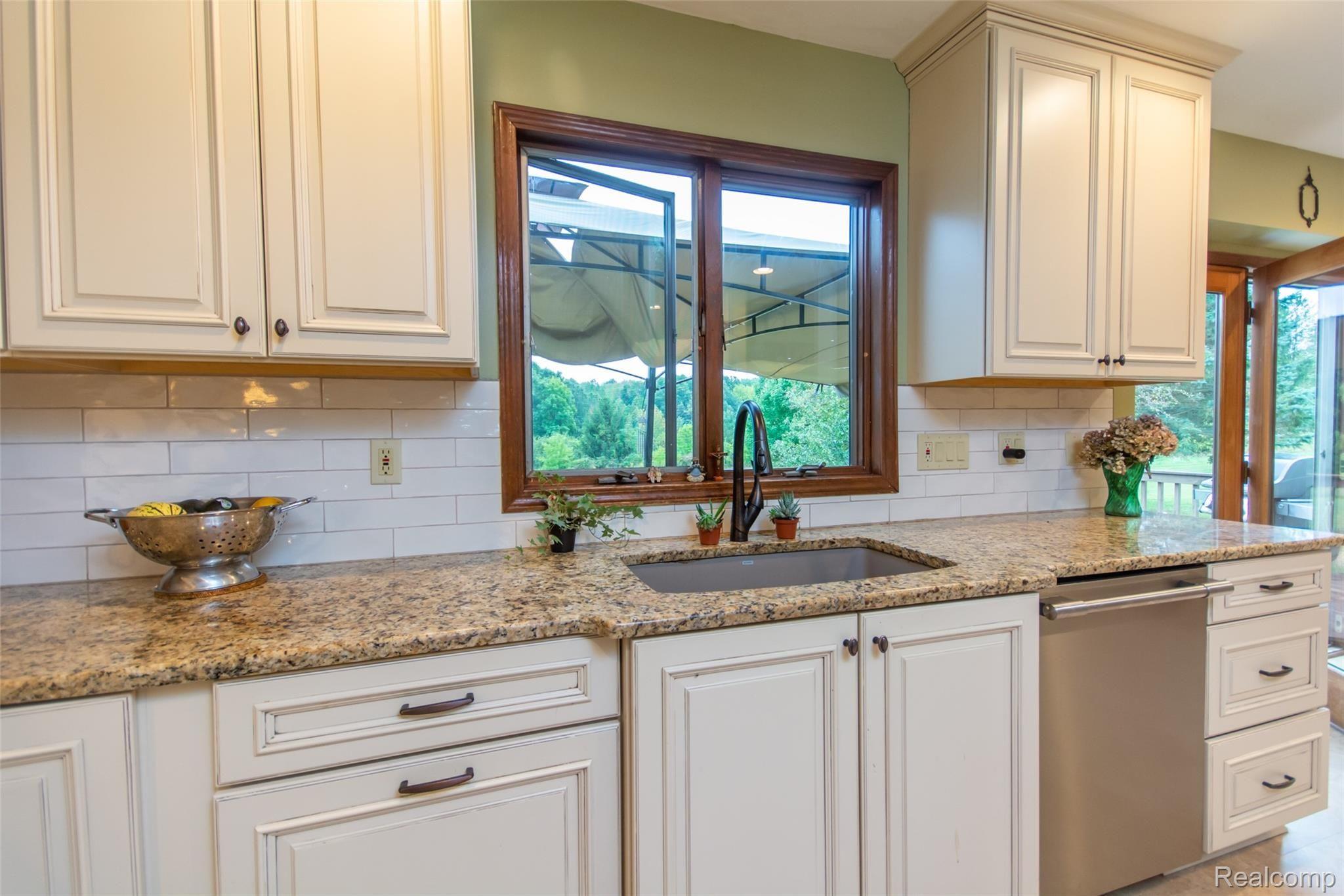 6470 Hartland Road Fenton, MI 48430 - Photo 18 of 39 DSC_7814.jpg